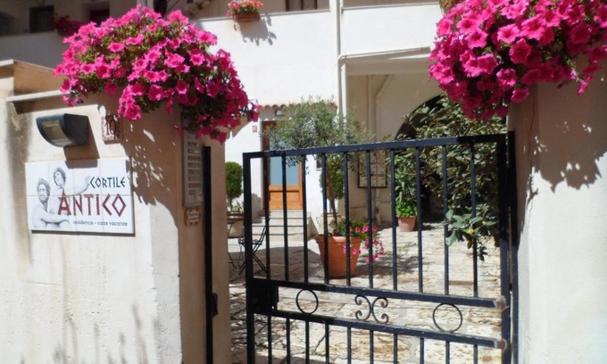Trapani City Centre Apartment | Cortile Antico