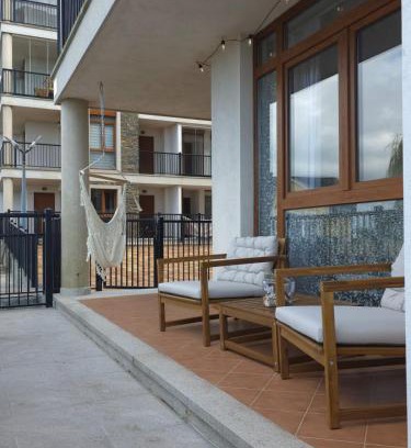 Fazouro Apartment | Costa Foz Apartment Playa de Llas, terraza, piscina y pista de pádel