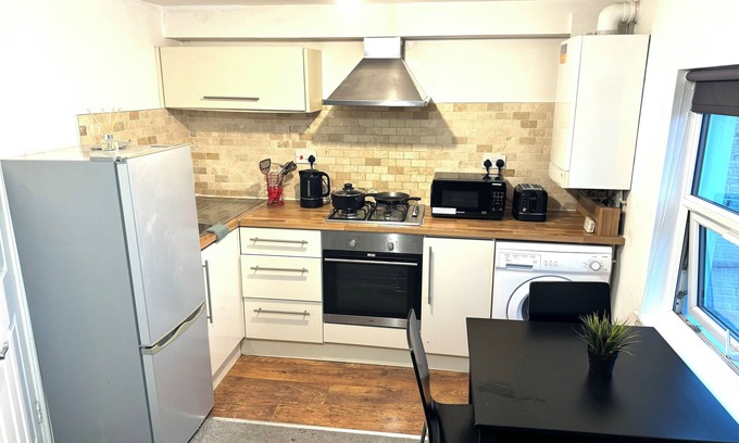 Hammersmith and Fulham Apartment | Cosy 1-bed flat in Fulham near Chelsea Stadium!