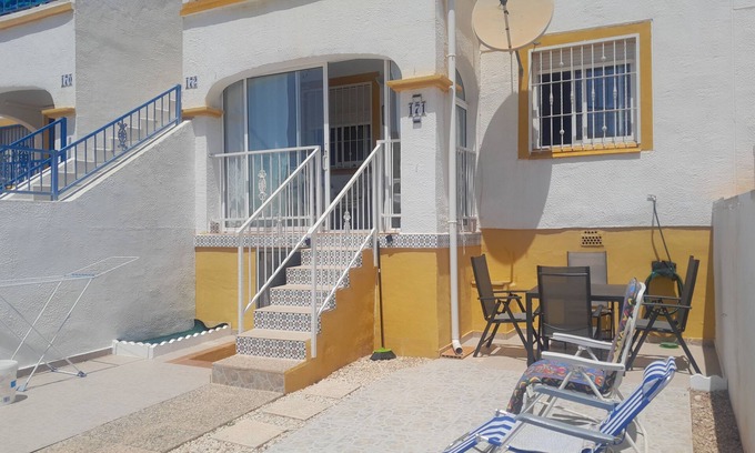 Orihuela Costa Apartment | Cosy 2 Bed Apartment to rent in La Florida, Playa Flamenca, Torrevieja.