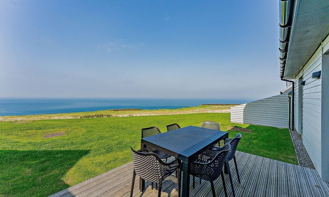 Pistyll Apartment | Cosy, 3-bedroom cottages with uninterrupted views of the sparkling Llyn Peninsula coastline.