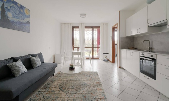 Bruzzano Apartment | Cosy 60sqm flat with a private garden of 8sqm that can accommodate up to 4 people, located on the ground floor of a building with lift.The flat is only 500m from the Parco Nord, the largest green area in Milan!At 500m there is also the ‘Bruzzano-Parco