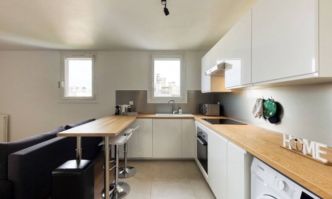 Bras de Fer Apartment | Cosy accommodation 2 minutes from Evry station