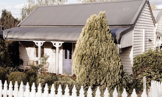 Daylesford Cottage | Cosy and authentic 1870s miner's cottage - Views, fireplace, stroll into town
