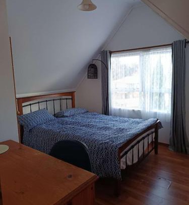 Glenfield House | Cosy and Budget room in a vintage house located at Northshore, Auckland