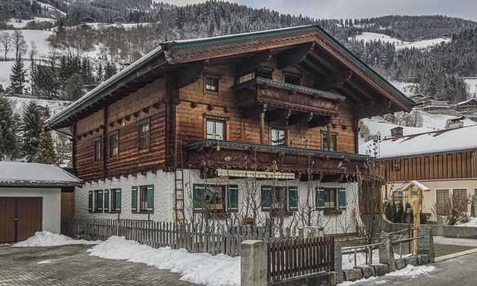 Bramberg am Wildkogel Apartment | Cosy apartment with terrace in Bramberg