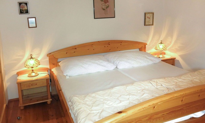 Treffen Villa | Cosy apartment in villa for 4 people with WIFI, TV, terrace and pets allowed