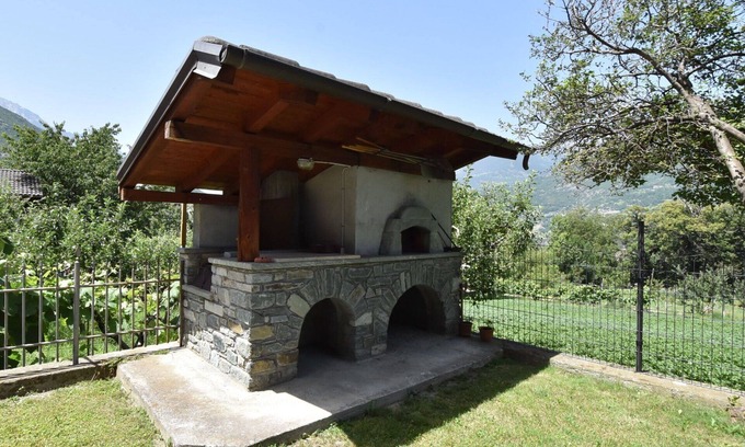 Fenis Apartment | Cosy apartment for 4 guests with pool, WIFI, TV, terrace and pets allowed
