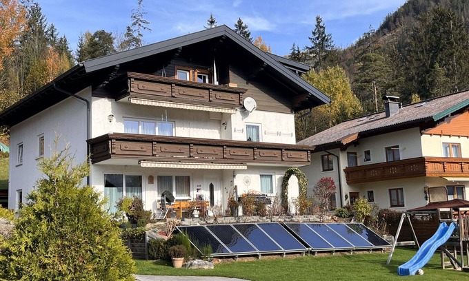 Haus Apartment | Cosy apartment for 10 guests with WIFI, TV, patio and pets allowed