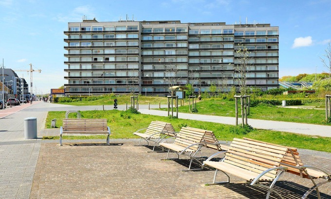 Bredene Apartment | Cosy apartment for 2 guests with WIFI, TV, balcony and pets allowed