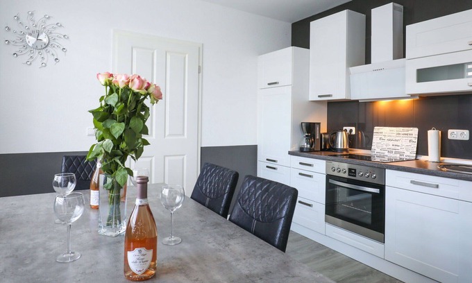 Oberndorf Apartment | Cosy apartment for 4 guests with WIFI, TV, terrace and parking