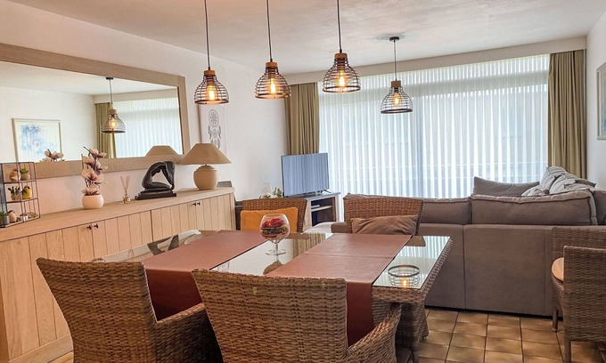 Bredene Apartment | Cosy apartment for 4 guests with WIFI, TV, balcony and pets allowed