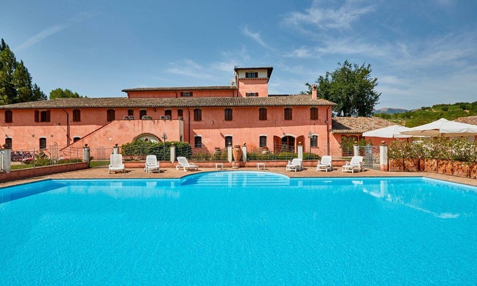 San Brizio Apartment | Cosy apartment for 4 guests with WIFI, pool, TV, balcony and pets allowed, close to Spoleto