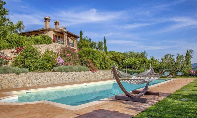 Allerona Apartment | Cosy apartment for 6 guests with pool, WIFI, TV, patio, pets allowed and panoramic view