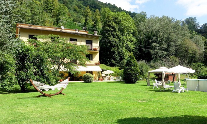 Casoli Apartment | Cosy apartment for 6 guests with WIFI, pool, hot tub, TV, patio and parking