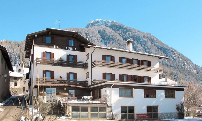Moena Apartment | Cosy apartment for 7 guests with WIFI, TV, patio and pets allowed