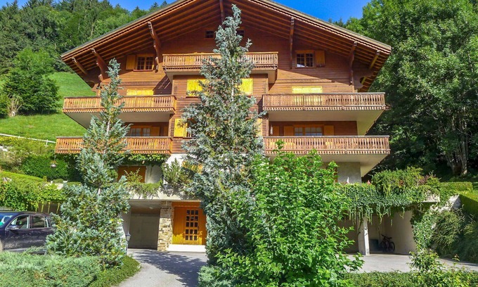 Champery Apartment | Cosy apartment for 7 people with WIFI, TV, patio, panoramic view and parking