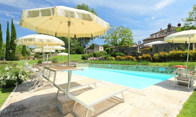 Rapolano Terme Villa | Cosy apartment in villa for 6 people with WIFI, pool, TV and patio