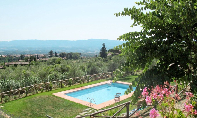 Pian di Sco House | Cosy apartment in villa for 4 guests with WIFI, pool, TV and terrace
