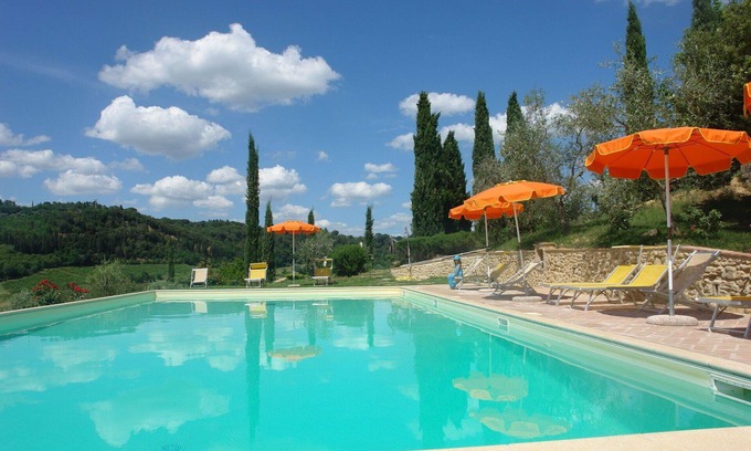 Poggibonsi Villa | Cosy apartment in villa with WIFI, pool, TV, patio, panoramic view, parking, close to San Gimignano