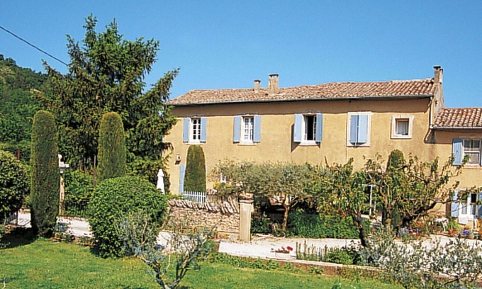 Menerbes House | Cosy apartment in villa for 4 guests with WIFI, TV and patio