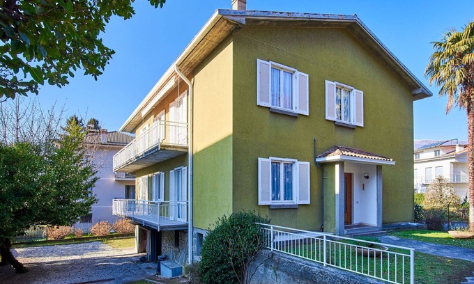 Dervio House | Cosy apartment in villa for 8 people with WIFI, TV, balcony, pets allowed and parking