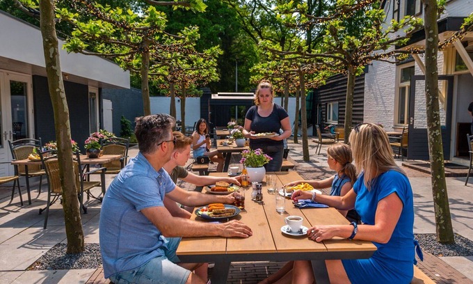 Noordoostelijk van Schaarsbergen House | Cosy apartment in villa for 4 guests with pool, WIFI, TV and terrace