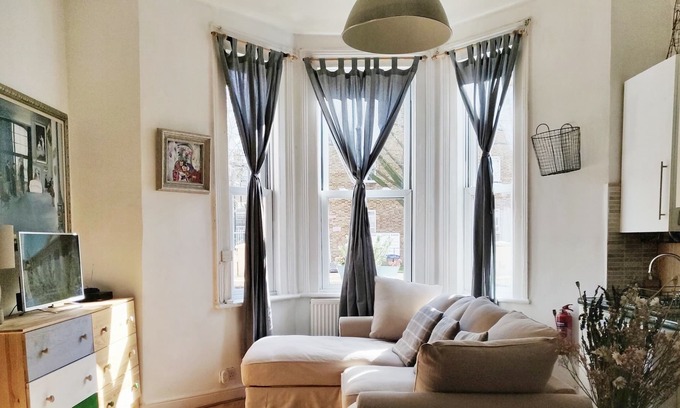 Coldharbour Apartment | Cosy Apartment just 10 minutes away from the heart of London!