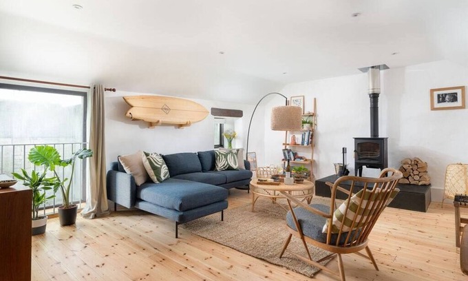 Treen House | Cosy barn, walk to 3 beaches