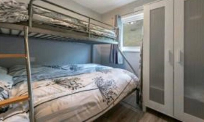 Bont Newydd Cabin | Cosy cabin on a quiet family run site