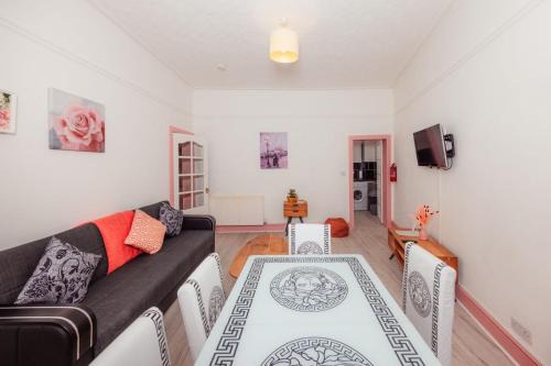 Tollcross Apartment | Cosy Central Apartment by the Meadows 11