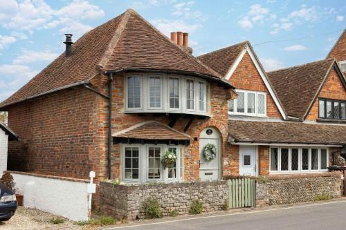 East Wittering House | Cosy Character Cottage by the Sea