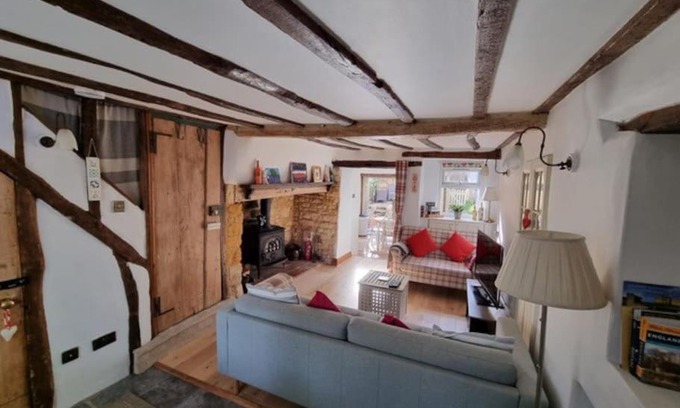 Moreton-in-Marsh House | Cosy Cotswolds cottage with strong WiFi and self check in service