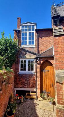 Melbourne House | Cosy Cottage in Melbourne