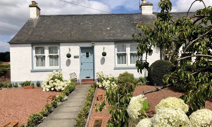 East Linton House | Cosy cottage with stunning farmland views in picturesque village of East Linton