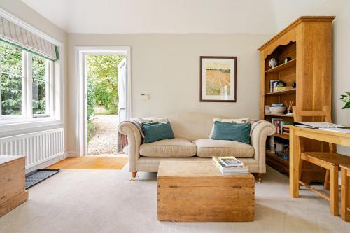 Abbess Roding House | Cosy Country Cottage