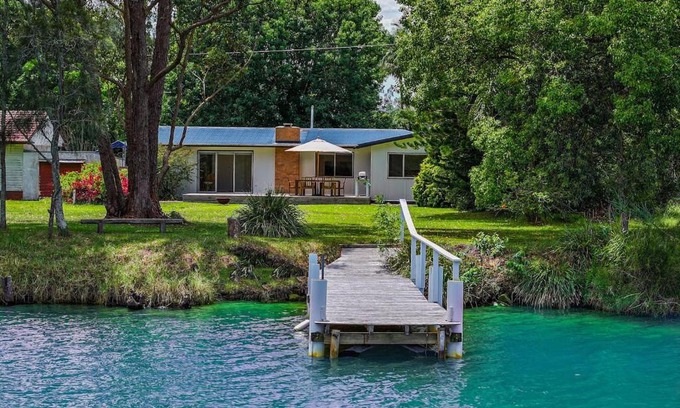 Dora Creek House | Cosy Creekside