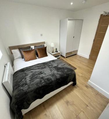 Green Street East House | Cosy Double Room in Professional Unique Complex