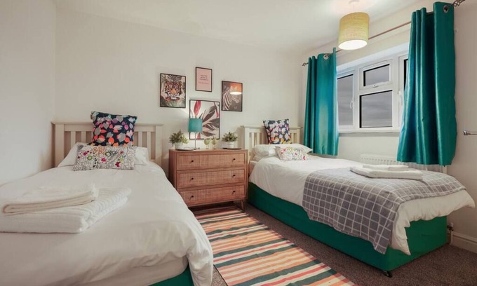 Scunthorpe House | โจ Cosy Full Home | Serviced Apt ๐ก Free Parking ๐ Walk to Amenities ๐๏ธ