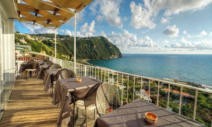 Forio Bed & Breakfast | Cosy hotel by the sea where pets are allowed.n