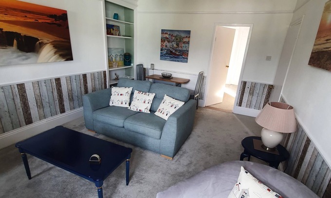 Stratton Apartment | Cosy light and spacious apartment in the heart of Stratton