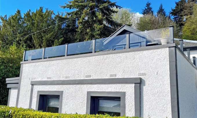 Kilcreggan Cottage | Cosy Lochside Cottage With Mountain and Sea Views