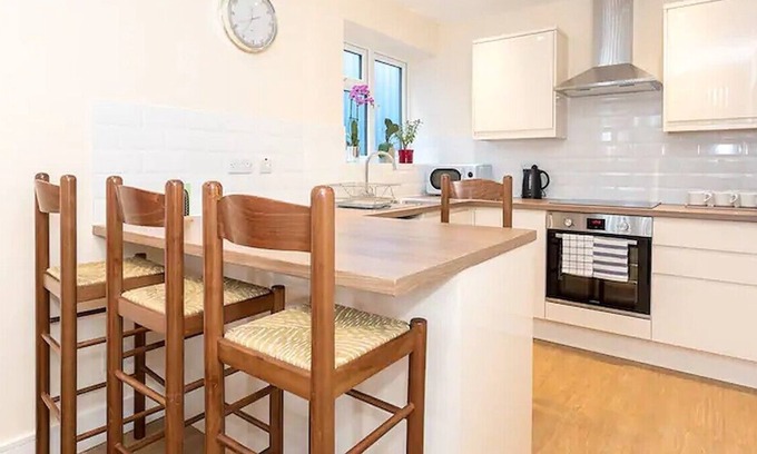 Horsham Apartment | Cosy Modern Apartment for SHORT TERM Let in Horsham.