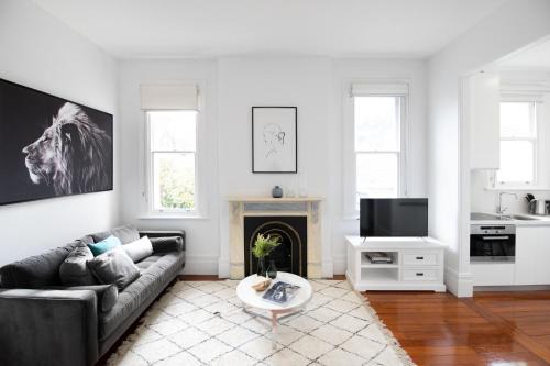 Glebe Apartment | Cosy nook in inner-city Victorian mansion