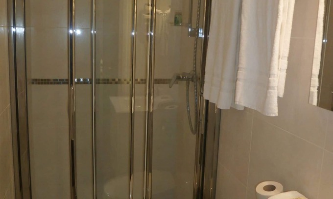 Cannes City Centre Hotel | Cosy room