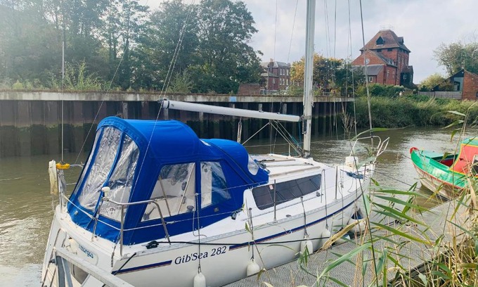 Sandwich Boat Rental | Cosy Sailing Boat Glamping Accommodation on the River in Sandwich