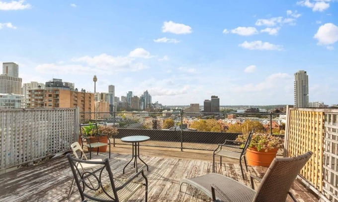 Darlinghurst Apartment | Cosy Studio with City Views