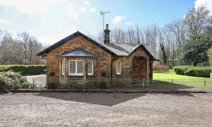 North Berwick House | Cosy Three Bed Lodge with Private Garden