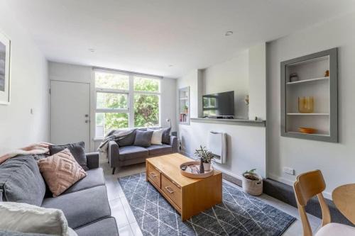 Montello Apartment | Cosy Unit With a Sea View
