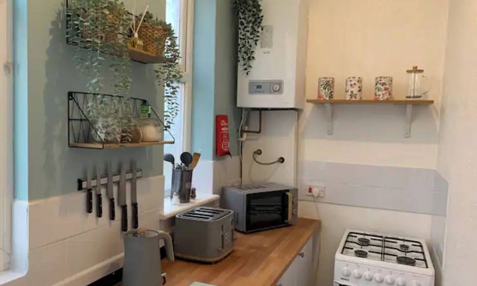 Birkenhead Apartment | Cosy Wirral home near Liverpool with Free Parking!